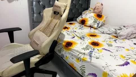 danielaw777 online show from 10/10/25, 12:42