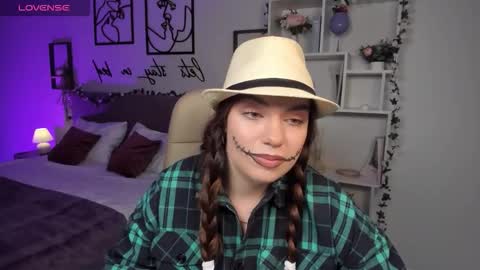 Snapshot of daniellasweet20 chatting on 10/22/25, 12:05 Daniella online show from 10/22/25, 12:05