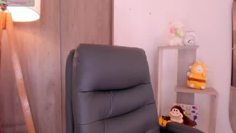 Snapshot of daniellerose_ chatting on 10/10/25, 09:47 Danielle Rose online show from 10/10/25, 09:47