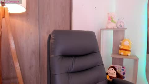 Snapshot of daniellerose_ chatting on 10/15/25, 09:37 Danielle Rose online show from 10/15/25, 09:37