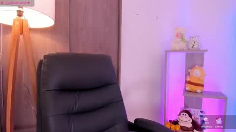 Snapshot of daniellerose_ chatting on 10/28/25, 10:01 Danielle Rose online show from 10/28/25, 10:01