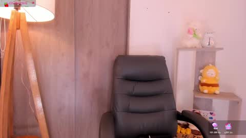 Snapshot of daniellerose_ chatting on 11/08/25, 11:03 Danielle Rose online show from 11/08/25, 11:03