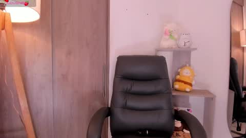 Snapshot of daniellerose_ chatting on 11/12/25, 10:52 Danielle Rose online show from 11/12/25, 10:52