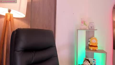 Snapshot of daniellerose_ chatting on 11/22/25, 10:53 Danielle Rose online show from 11/22/25, 10:53