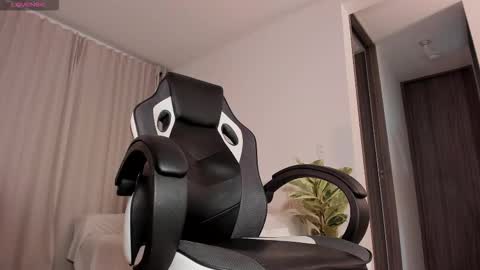 Snapshot of danielvg686413 chatting on 11/06/25, 03:29 Masked online show from 11/06/25, 03:29