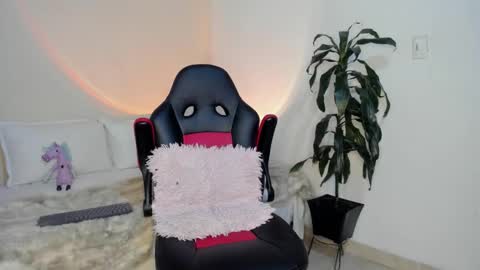 Snapshot of danii_jimenez chatting on 11/29/25, 06:55 Daniela online show from 11/29/25, 06:55