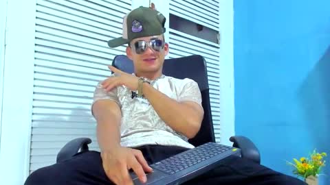 Dani online show from 02/10/25, 04:08