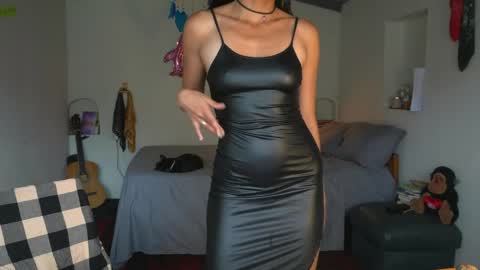 danalle .. online show from 05/25/26, 06:47