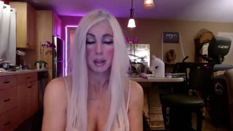 DanikaWhite69 online show from 10/04/25, 08:34