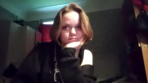 Snapshot of danillelazzaro chatting on 06/03/26, 09:23 Adell online show from 06/03/26, 09:23