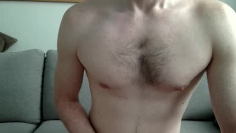 Snapshot of danishguysdicks chatting on 05/27/26, 05:59 Buzzy online show from 05/27/26, 05:59