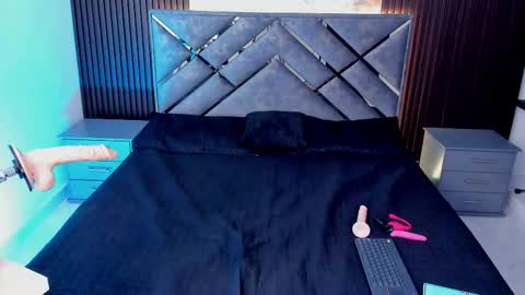 Snapshot of daniwhatson chatting on 09/20/25, 02:01 Dani whatson online show from 09/20/25, 02:01