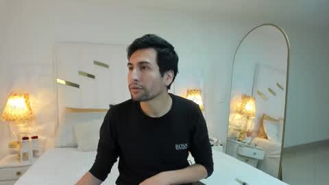 Snapshot of danloz chatting on 10/01/25, 06:03 Vanilla Red online show from 10/01/25, 06:03