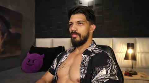 Snapshot of dann_saenz chatting on 02/18/25, 11:22 Dann saenz online show from 02/18/25, 11:22