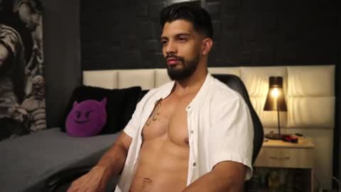 Snapshot of dann_saenz chatting on 02/21/25, 01:55 Dann saenz online show from 02/21/25, 01:55