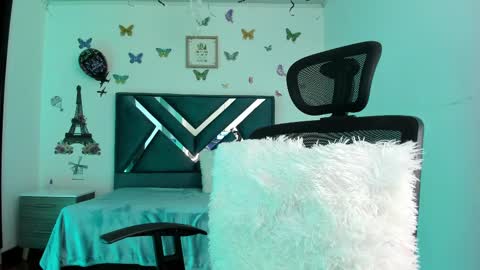 Danna martinezz online show from 02/10/25, 06:13