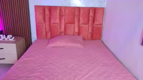 Snapshot of danna_peters chatting on 11/19/25, 07:47 danna_peters online show from 11/19/25, 07:47