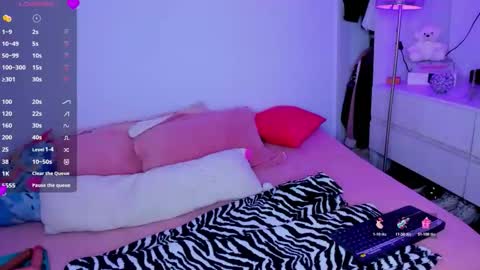 Snapshot of danna_rhodesx chatting on 11/25/25, 07:19 Danna Rhodes online show from 11/25/25, 07:19