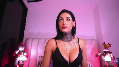 Snapshot of dannaberlin chatting on 11/08/25, 07:12 Danna Berlin online show from 11/08/25, 07:12