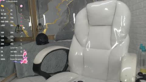 Snapshot of dannacoleman_ chatting on 11/20/25, 08:19 danna online show from 11/20/25, 08:19