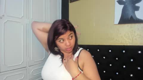 Danna Garza online show from 02/08/25, 04:03