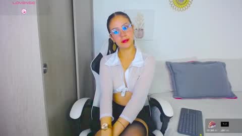 Snapshot of dannagomez07 chatting on 10/11/25, 01:16 The love of your life  online show from 10/11/25, 01:16