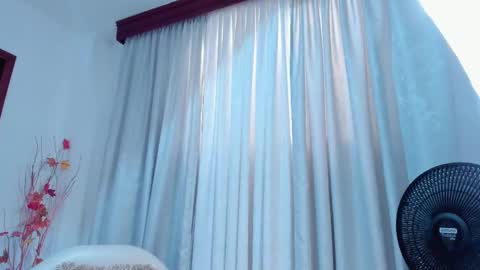 DannaHadid online show from 02/25/25, 05:58