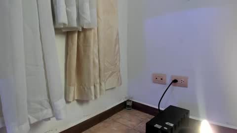 DannaHadid online show from 03/05/25, 06:12