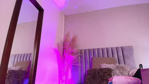 DannaHadid online show from 09/10/25, 06:19