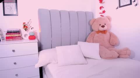 Snapshot of dannahyde chatting on 10/30/25, 05:35 Insta DannaBlueX online show from 10/30/25, 05:35