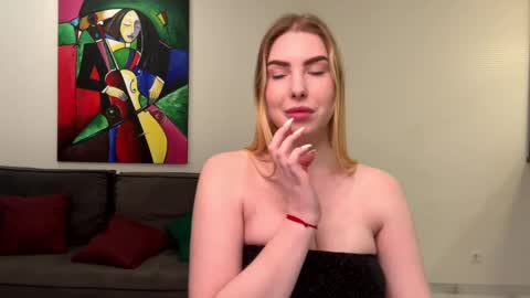 dannamissss online show from 12/18/24, 12:32