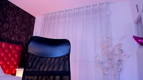 Danna online show from 12/19/24, 07:07