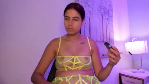 Snapshot of danniakross chatting on 12/04/25, 07:00 danniakross online show from 12/04/25, 07:00