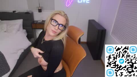 DANNI DANIELS online show from 01/18/25, 06:45