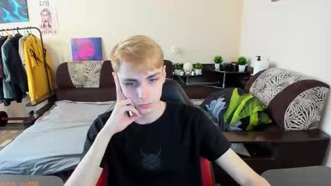 Snapshot of danny_fox888 chatting on 09/16/25, 07:20 Daniel online show from 09/16/25, 07:20