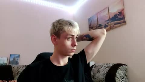 Snapshot of danny_fox888 chatting on 10/26/25, 01:50 Daniel online show from 10/26/25, 01:50