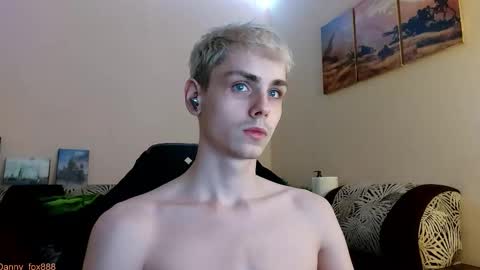 Snapshot of danny_fox888 chatting on 10/27/25, 04:44 Daniel online show from 10/27/25, 04:44