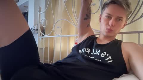 Snapshot of danny_love01 chatting on 09/14/25, 10:25 danny online show from 09/14/25, 10:25