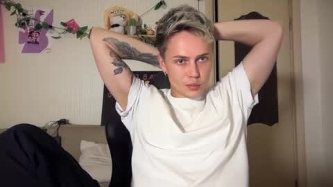 Snapshot of danny_love01 chatting on 09/15/25, 07:47 danny online show from 09/15/25, 07:47