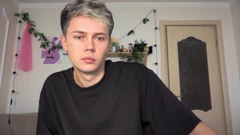 Snapshot of danny_love01 chatting on 09/22/25, 10:50 danny online show from 09/22/25, 10:50