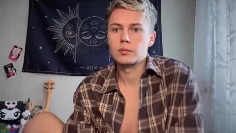 Snapshot of danny_love01 chatting on 09/24/25, 09:12 danny online show from 09/24/25, 09:12