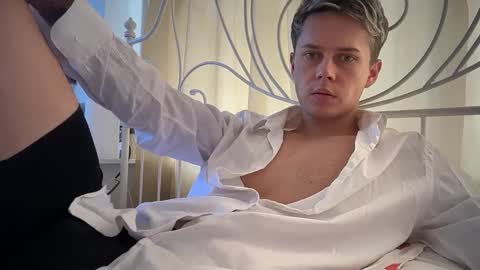 Snapshot of danny_love01 chatting on 09/25/25, 10:30 danny online show from 09/25/25, 10:30