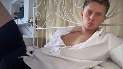 Snapshot of danny_love01 chatting on 09/27/25, 12:21 danny online show from 09/27/25, 12:21