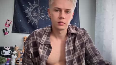 Snapshot of danny_love01 chatting on 09/29/25, 10:53 danny online show from 09/29/25, 10:53