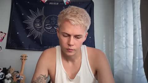 Snapshot of danny_love01 chatting on 10/01/25, 01:28 danny online show from 10/01/25, 01:28