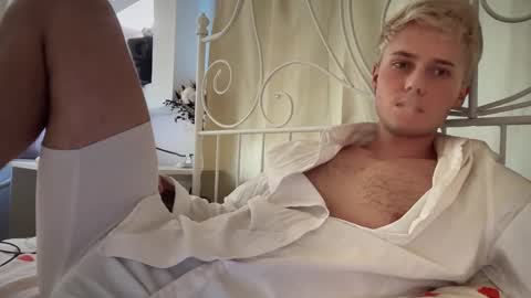 Snapshot of danny_love01 chatting on 10/07/25, 01:19 danny online show from 10/07/25, 01:19