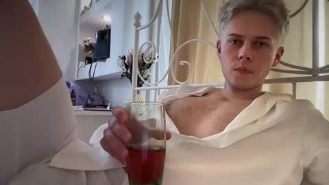 Snapshot of danny_love01 chatting on 10/17/25, 11:57 danny online show from 10/17/25, 11:57