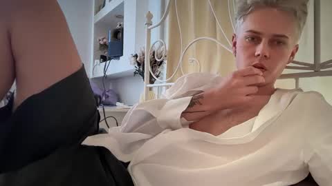 Snapshot of danny_love01 chatting on 10/18/25, 12:39 danny online show from 10/18/25, 12:39