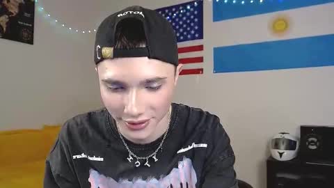Snapshot of danny_noir chatting on 10/17/25, 10:18 Danny online show from 10/17/25, 10:18