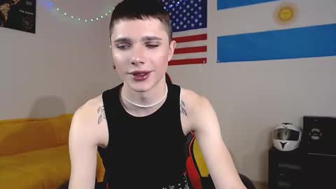 Snapshot of danny_noir chatting on 10/20/25, 10:05 Danny online show from 10/20/25, 10:05